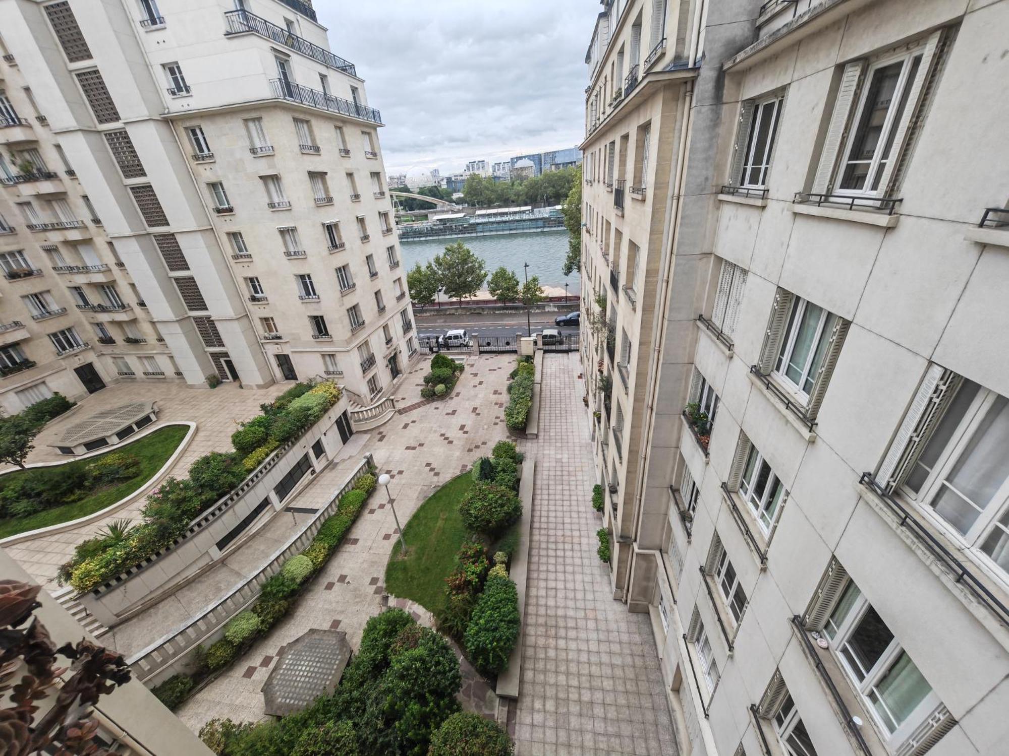 View Sur La Seine Apartment ปารีส ภายนอก รูปภาพ